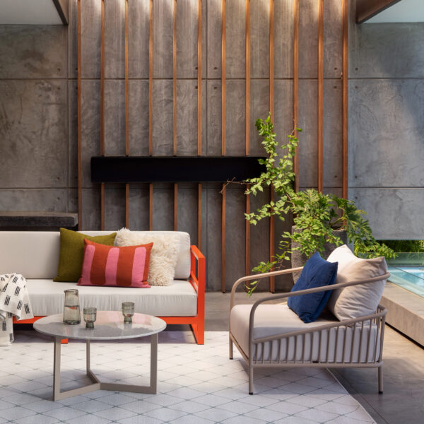 Uyazi 3 Seater Sofa - Image 2